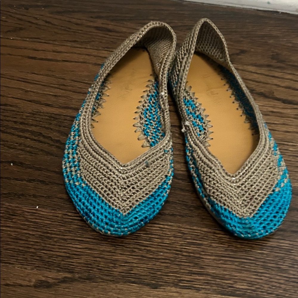 Stylish Tan and Blue Women's Flats